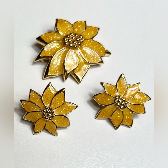 Avon Accessories - Avon Yellow Glittered Enamel Poinsettia Brooch and Earring Set